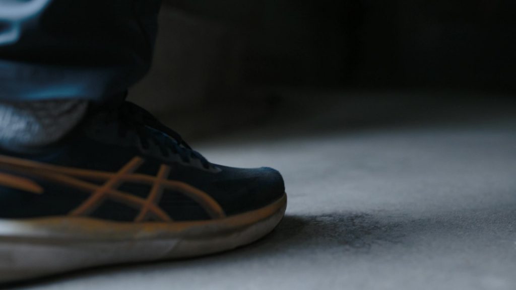 ASICS GT-1000 14 running shoe in Tracker S03E06 “Angel” (2025) (Image 2)