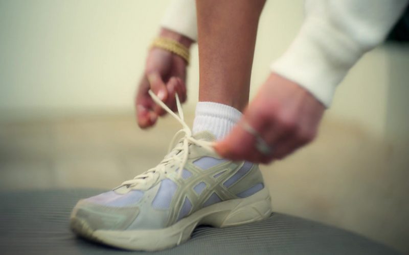 ASICS Gel-1130 sneakers in Calabasas Confidential S01E03 “Something To Take The Edge Off” (2026) (Image 1)