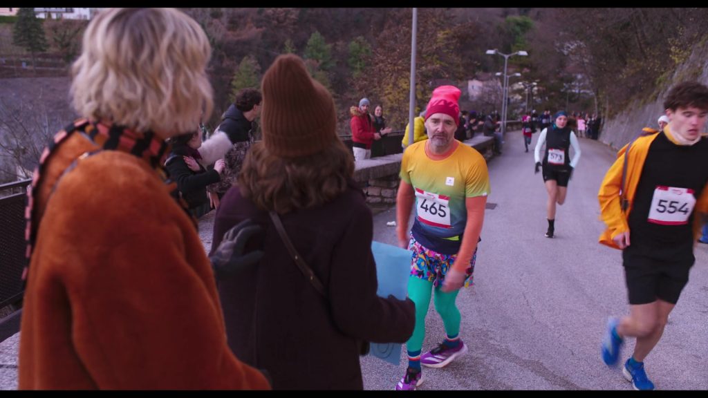 Adidas Adizero Boston 13 running shoes in The Four Seasons S02E08 “Maratona” (2026) (Image 5)