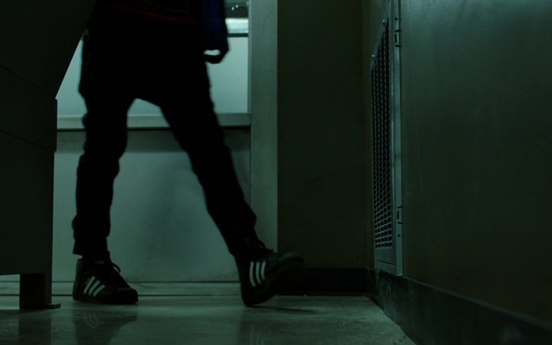 Adidas Black Sneakers in Den of Thieves (2018) (Image 1)