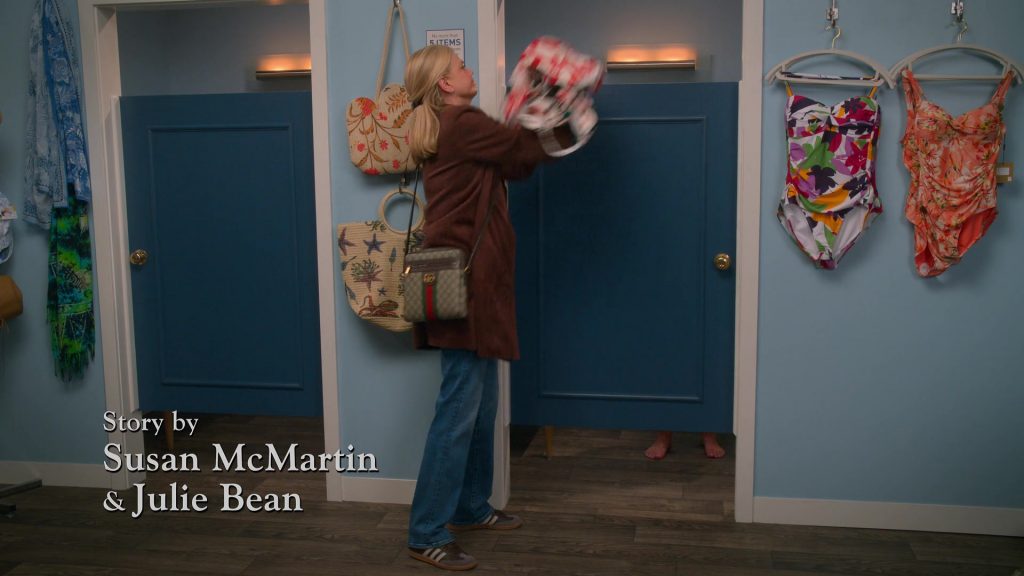 Adidas Shoes, Gucci Bag in Leanne S01E16 “Having Big Feelings” (2025) (Image 14)