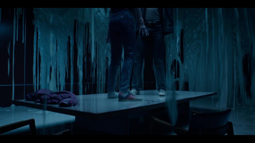 Adidas Shoes, Guess Jeans in Stranger Things S05E06 “Chapter Six – Escape From Camazotz” (2025) (Image 1)