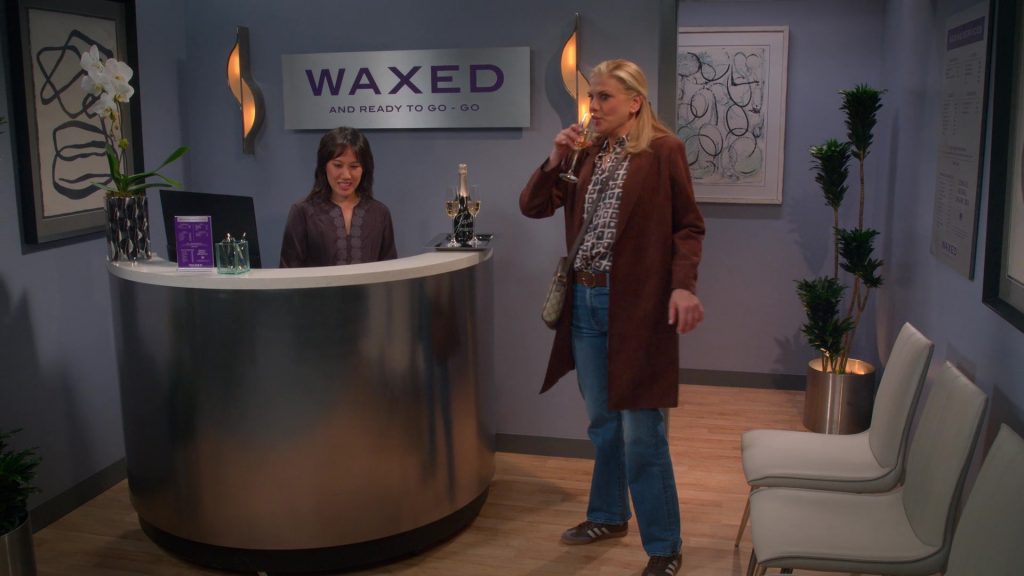 Adidas Shoes, Josh Cellars Prosecco in Leanne S01E16 “Having Big Feelings” (2025) (Image 8)