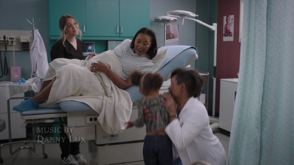 Adidas Shoes in Grey's Anatomy S20E07 “She Used to Be Mine” (2024) (Image 1)