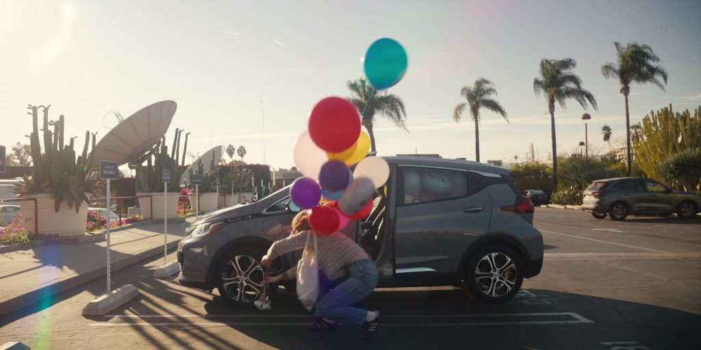 Adidas Shoes in Hacks S04E06 “Mrs. Table” (2025) (Image 2)