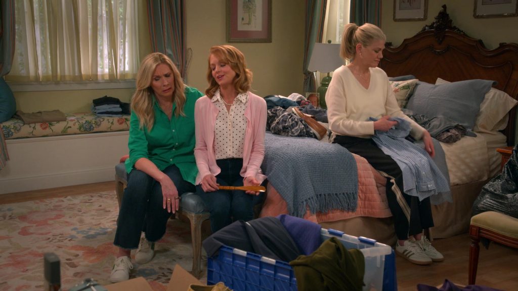 Adidas Shoes in Leanne S01E15 “Spiritual Airbags” (2025) (Image 4)