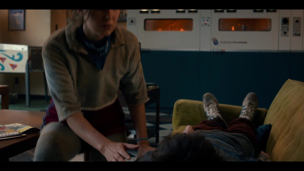 Adidas Shoes in Stranger Things S05E06 “Chapter Six – Escape From Camazotz” (2025) (Image 14)