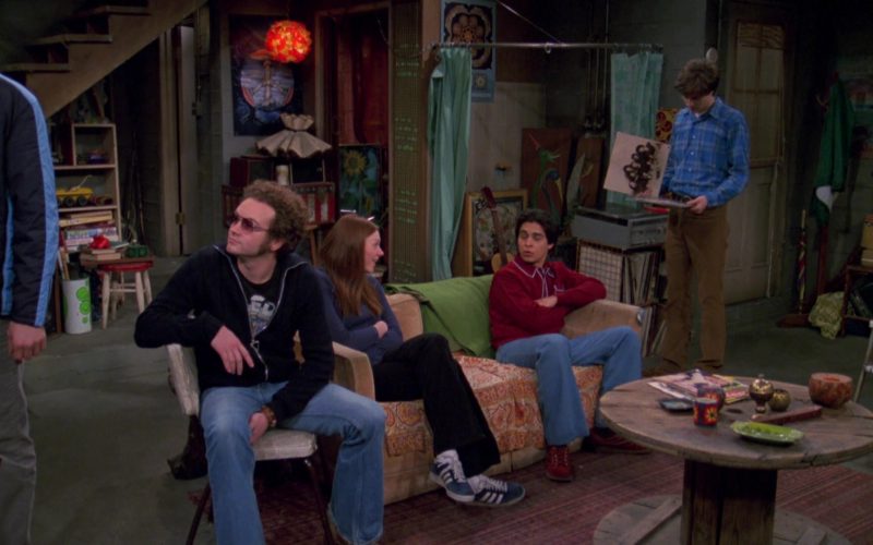 Adidas Shoes of Laura Prepon as Donna Pinciotti in That '70s Show S04E19 “Jackie's Cheese Squeeze” (2002) (Image 1)