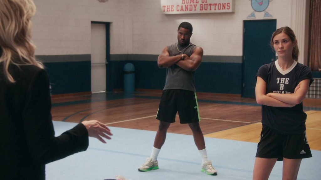 Adidas Shorts, Nike Sneakers in Stumble S01E02 “Media Day” (2025) (Image 3)