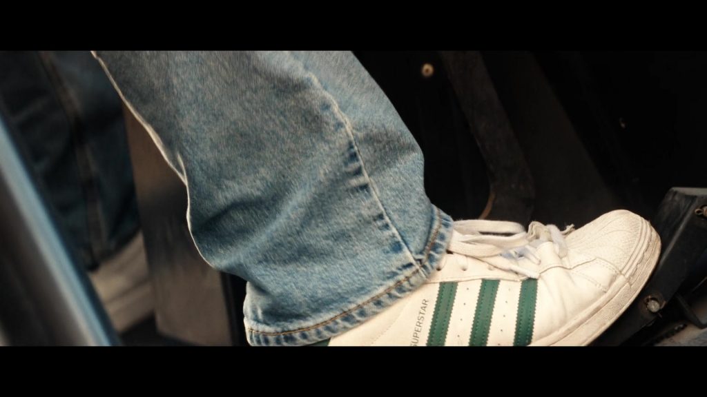 Adidas Sneakers in Beverly Hills Cop - Axel F (2024) (Image 14)
