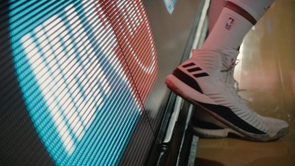 Adidas Sneakers in Clipped S01E01 “White Party” (2024) (Image 3)