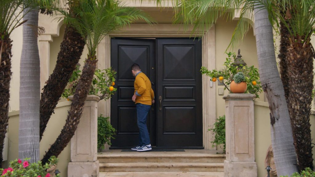 Adidas Sneakers in Curb Your Enthusiasm S12E07 “The Dream Scheme” (2024) (Image 8)