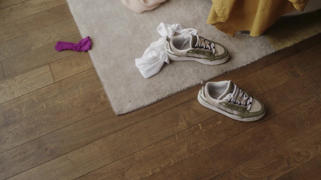 Adidas Sneakers in Emily in Paris S04E06 (2024) (Image 1)