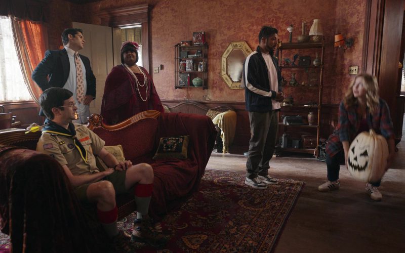 Adidas Sneakers in Ghosts S04E03 “Halloween 4 – The Witch” (2024) (Image 1)