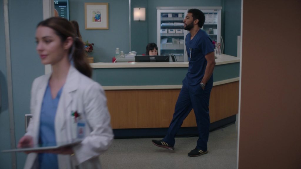 Adidas Sneakers in Greys Anatomy S21E16 “Papa Was a Rollin' Stone” (2025) (Image 1)