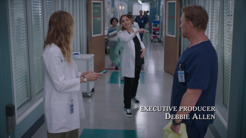 Adidas Sneakers in Greys Anatomy S22E02 “We Built This City” (2025) (Image 2)