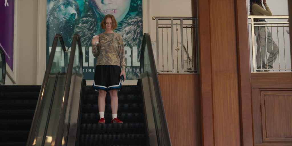Adidas Sneakers in Hacks S04E02 “Cover Girls” (2025) (Image 1)