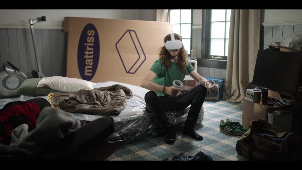 Adidas Sneakers in Laid S01E07 “Toby and Lindsey Are Here” (2024) (Image 2)