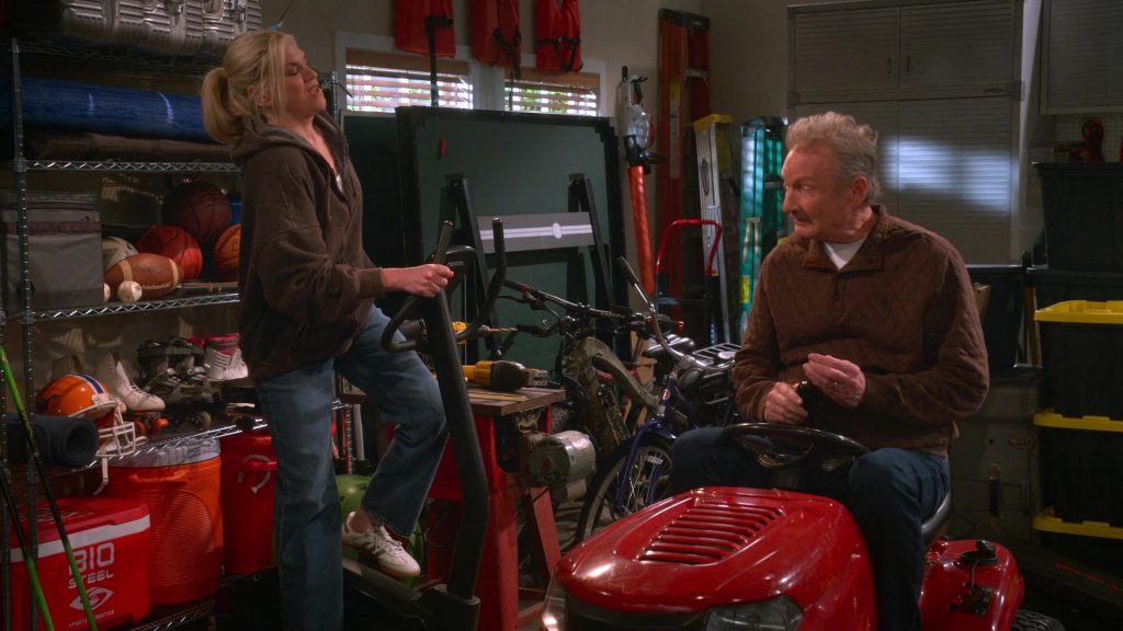 Adidas Sneakers in Leanne S01E07 “Please Be a Lizard” (2025) (Image 6)