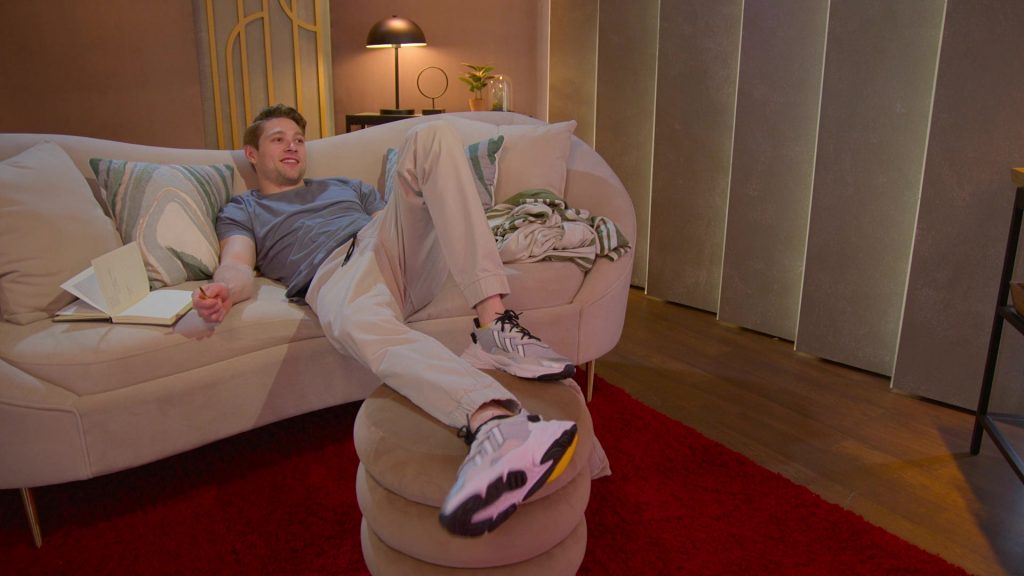 Adidas Sneakers in Love Is Blind S08E04 “So Your Girlfriend Has a Boyfriend” (2025) (Image 3)