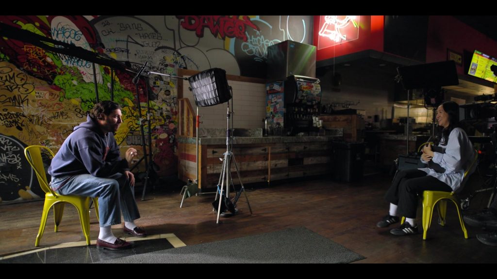 Adidas Sneakers in Mr. Throwback S01E01 (2024) (Image 2)