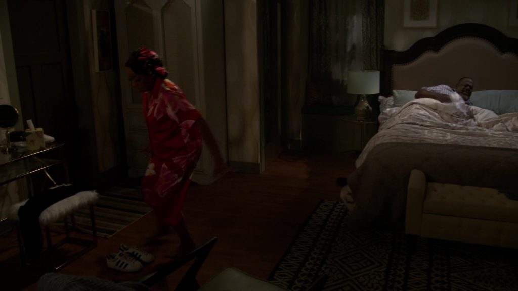 Adidas Sneakers in The Neighborhood S07E02 “Welcome to the Big Sleep” (2024) (Image 1)