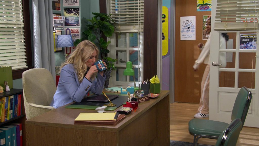 Adidas Sneakers in The Neighborhood S07E08 “Bienvenidos a Nosotros” (2024) (Image 1)