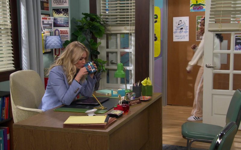 Adidas Sneakers in The Neighborhood S07E08 “Bienvenidos a Nosotros” (2024) (Image 1)