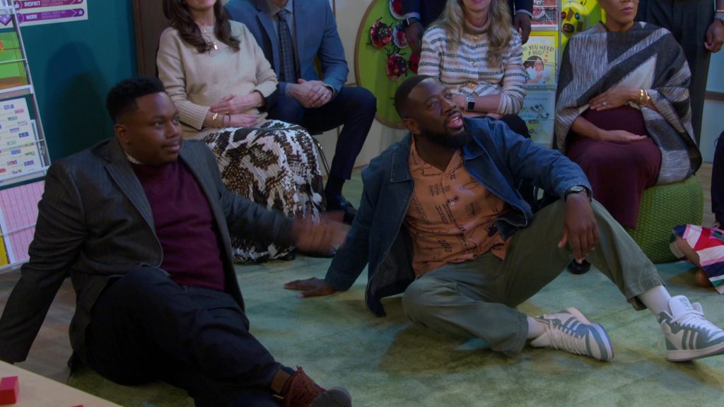 Adidas Sneakers in The Neighborhood S07E10 “Welcome to the Pickle” (2025) (Image 19)