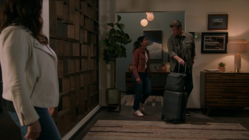 Adidas Sneakers in The Rookie S07E04 “Darkness Falling” (2025) (Image 2)