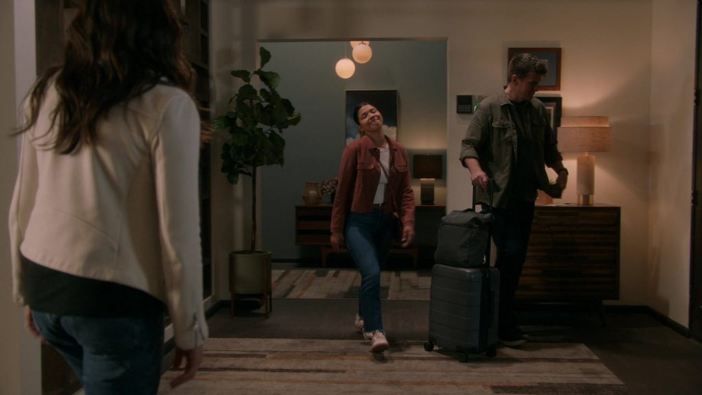Adidas Sneakers in The Rookie S07E04 “Darkness Falling” (2025) (Image 3)