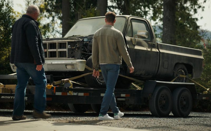 Adidas Sneakers in Tracker S03E22 “The Best Ones” (2026) (Image 1)