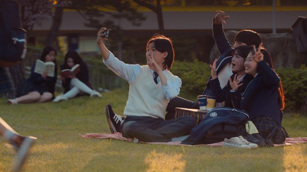 Adidas Sneakers in XO Kitty S02E08 “Sealed with a Kiss” (2025) (Image 1)