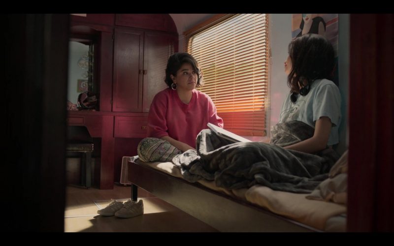 Adidas Sneakers of Noemi Gonzalez as Suzette Quintanilla in Selena - The Series S01E09 “Qué Creías” (2020) (Image 1)