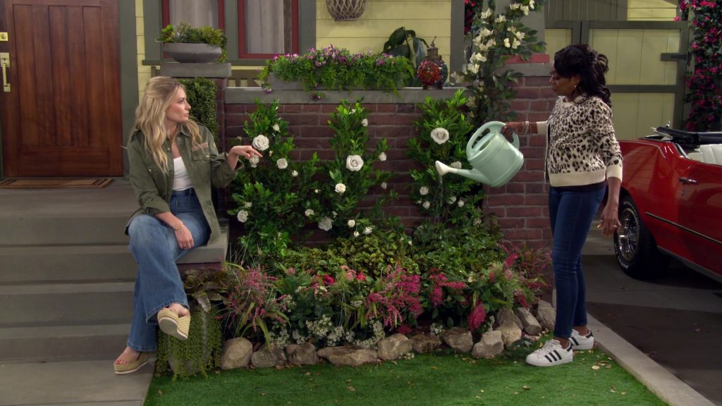 Adidas Superstar sneaker in The Neighborhood S08E05 “Welcome to New Horizons” (2025) (Image 2)