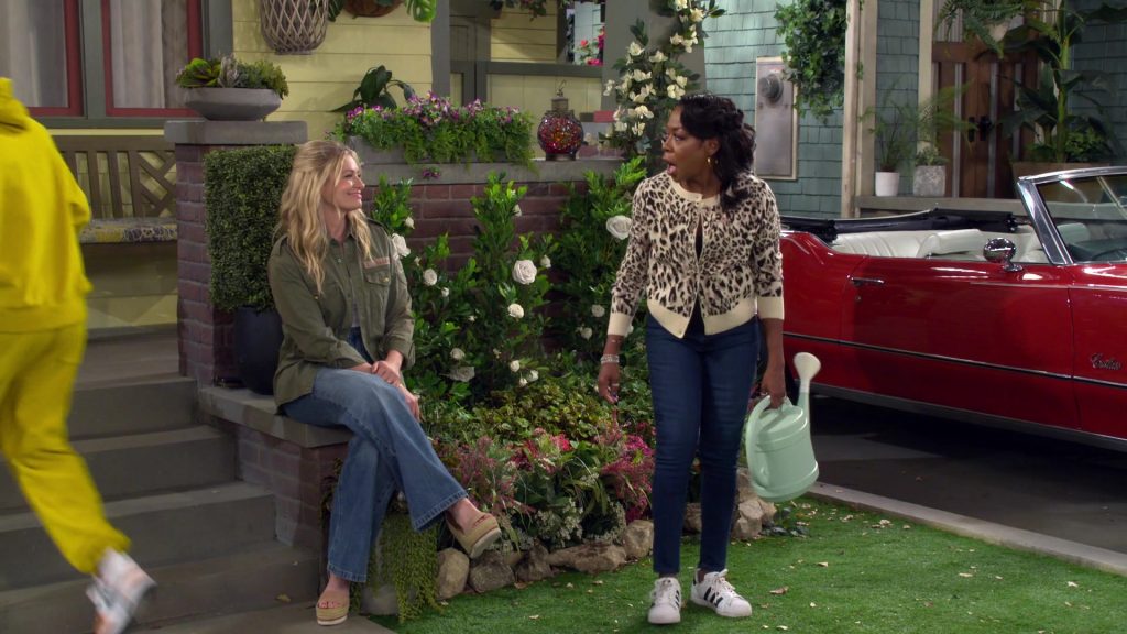 Adidas Superstar sneaker in The Neighborhood S08E05 “Welcome to New Horizons” (2025) (Image 4)