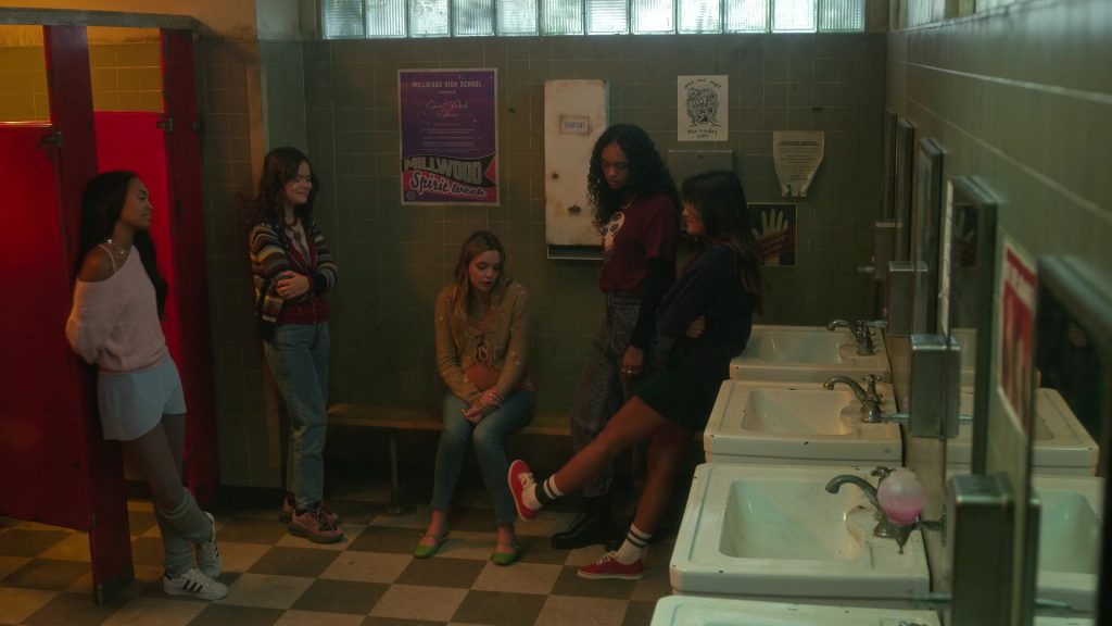 Adidas Women's Sneakers in Pretty Little Liars - Original Sin S01E02 “Chapter Two - The Spirit Queen” (2022) (Image 2)