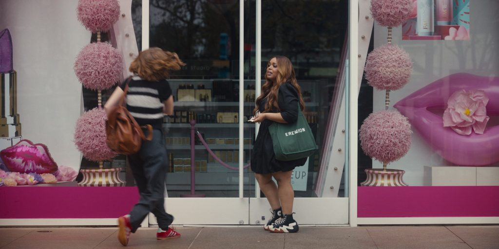 Adidas and Converse Shoes, Erewhon Bag in Hacks S04E06 “Mrs. Table” (2025) (Image 1)