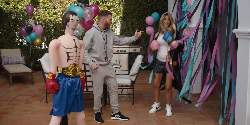 Adidas and Nike Shoes in Hacks S03E06 “Par for the Course” (2024) (Image 2)