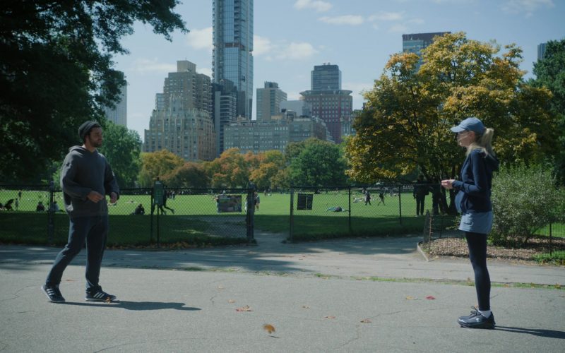 Adidas and ON Sneakers in Etoile S01E08 “The Offer” (2025) (Image 1)