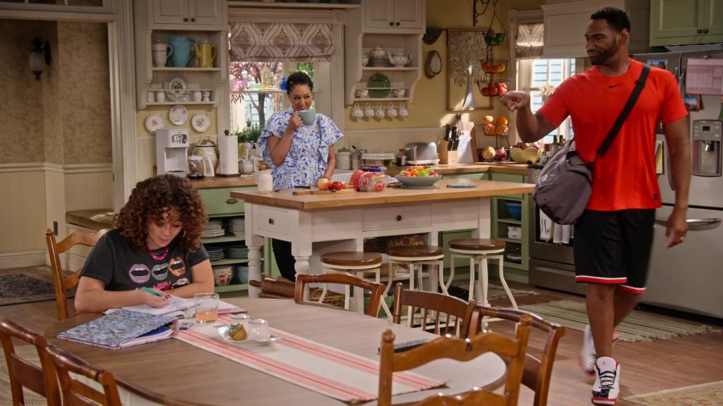 Air Jordan Dub Zero (Nike) Sneakers of Anthony Alabi as Moz McKellan in Family Reunion S03E01 “Remember Mazzi's First Love” (2021) (Image 2)
