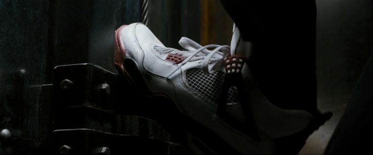 Air Jordan IV Varsity Red shoes worn by Jamie Foxx in White House Down (2013) (Image 1)