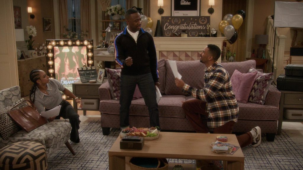Apple iMac and Nike Sneakers in Poppa's House S01E10 “Elevator Friend” (2025) (Image 10)