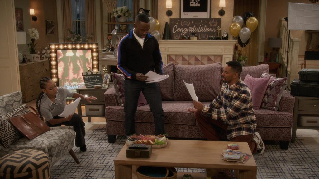 Apple iMac and Nike Sneakers in Poppa's House S01E10 “Elevator Friend” (2025) (Image 11)