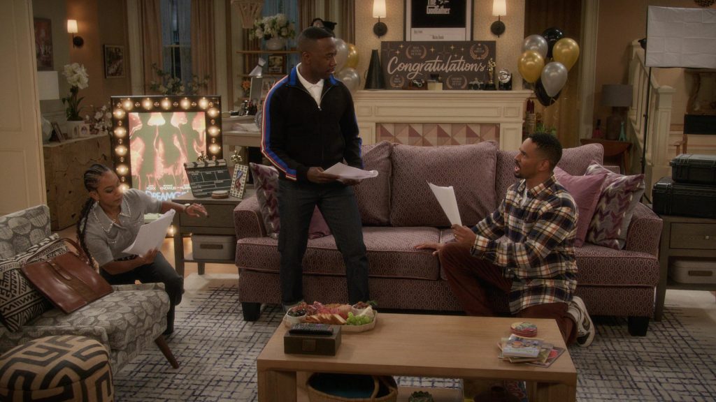Apple iMac and Nike Sneakers in Poppa's House S01E10 “Elevator Friend” (2025) (Image 12)