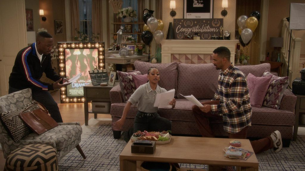 Apple iMac and Nike Sneakers in Poppa's House S01E10 “Elevator Friend” (2025) (Image 14)