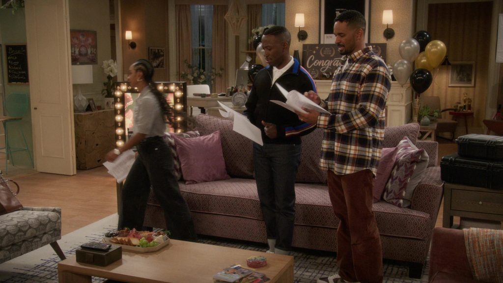 Apple iMac and Nike Sneakers in Poppa's House S01E10 “Elevator Friend” (2025) (Image 17)