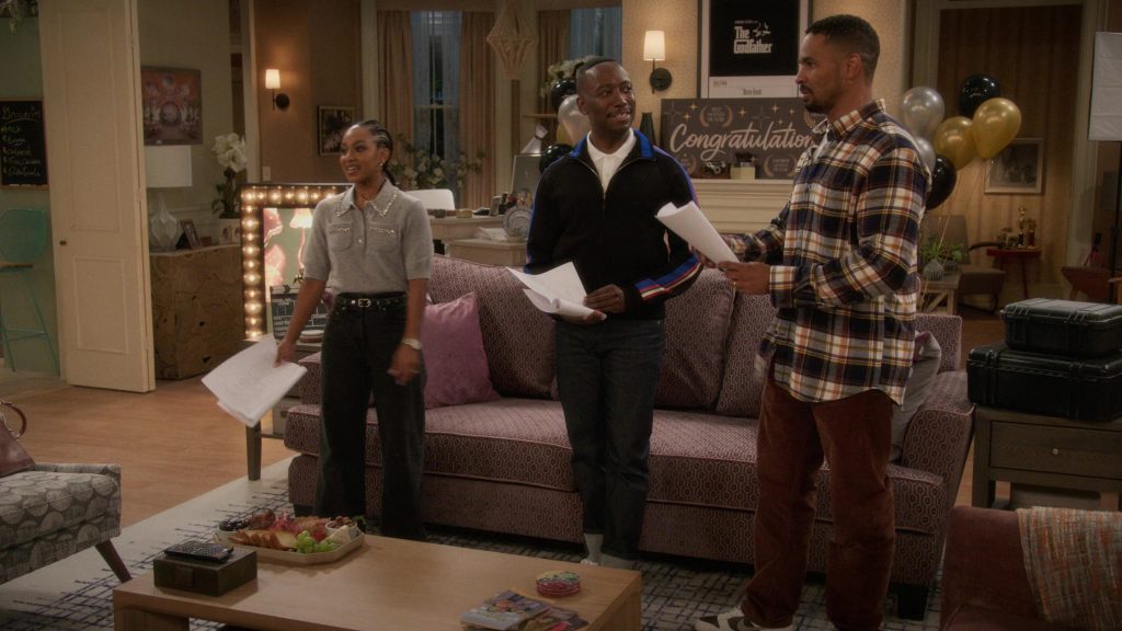 Apple iMac and Nike Sneakers in Poppa's House S01E10 “Elevator Friend” (2025) (Image 19)