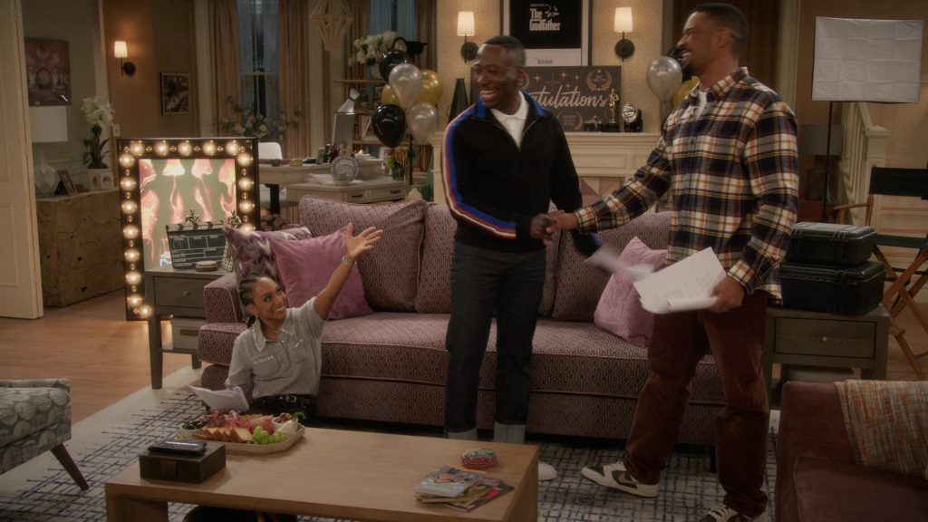 Apple iMac and Nike Sneakers in Poppa's House S01E10 “Elevator Friend” (2025) (Image 20)