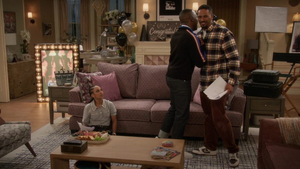 Apple iMac and Nike Sneakers in Poppa's House S01E10 “Elevator Friend” (2025) (Image 21)